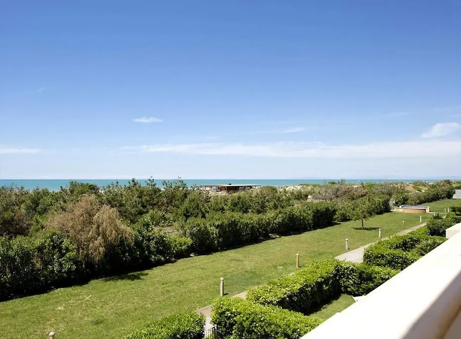 Apartment Duenenresidenz Regina Elena Ferienwohnung Am Strand Calambrone Italy