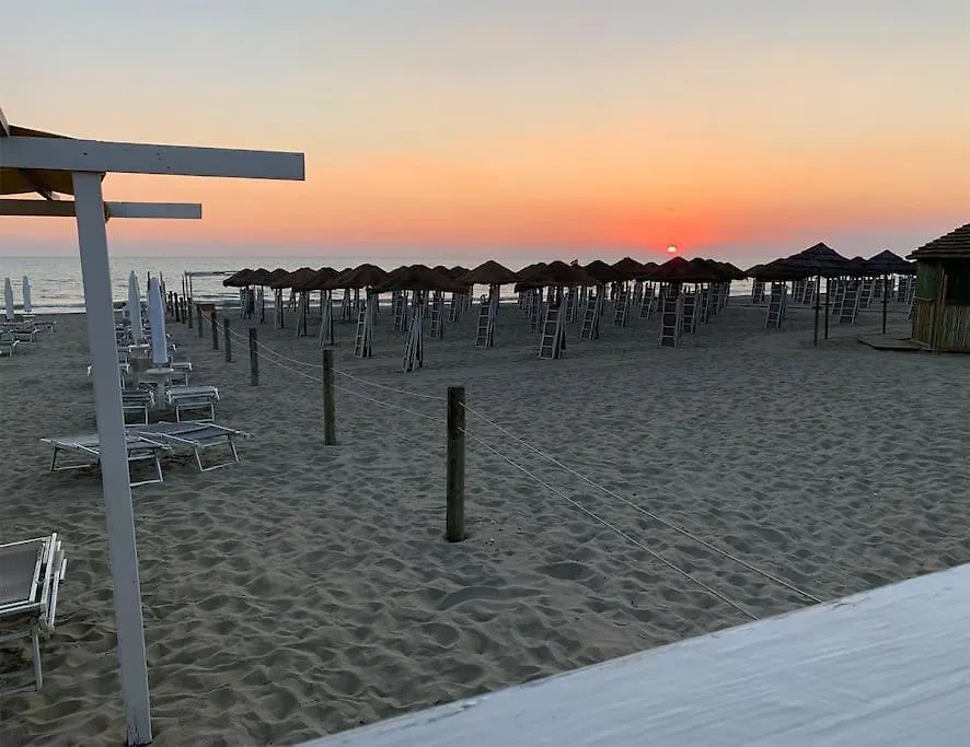 Duenenresidenz Regina Elena Ferienwohnung Am Strand Calambrone Apartmán